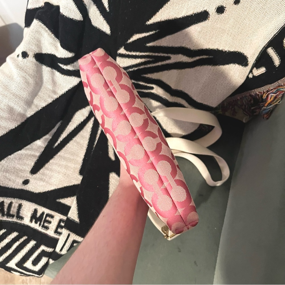 ✧・゚coach poppy hot pink 2000s canvas strap sling bag - Picture 7 of 11